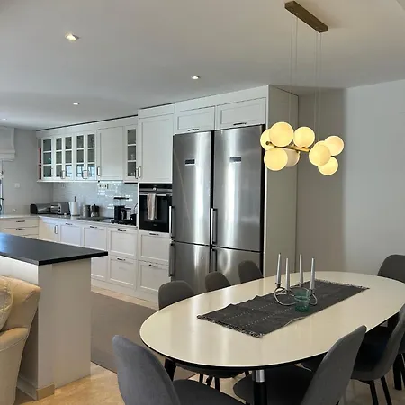 4 Bedroom Townhouse Puerto Banus شقة